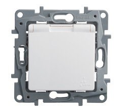 Розетка с заземлением со шторками с крышкой IP44 белая Etika 672232 - фото 61640