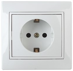 Intro Розетка Plano 1-206-01 с заземлением 2P+E Schuko со шторками, 16А-250В, IP20, СУ, белый Б0053923 - фото 76588