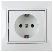 Intro Розетка Plano 1-206-01 с заземлением 2P+E Schuko со шторками, 16А-250В, IP20, СУ, белый Б0053923